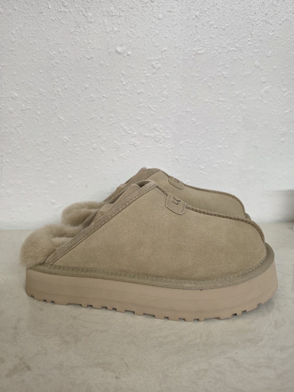 UGG Discoquette Platform Slippers Mustard Seed Suede Women’s 8 NIB